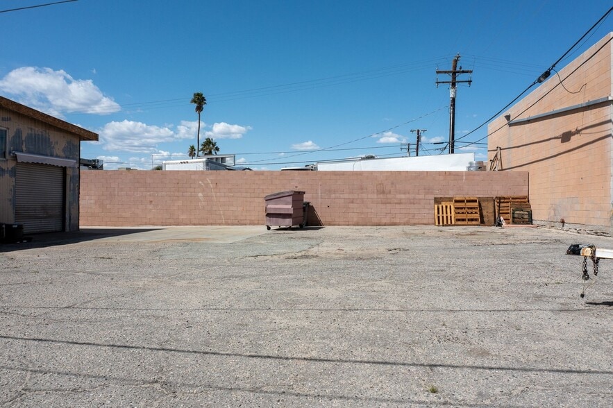 More Photos Of 570 Oleander Rd, Palm Springs Manufacturing For Sale