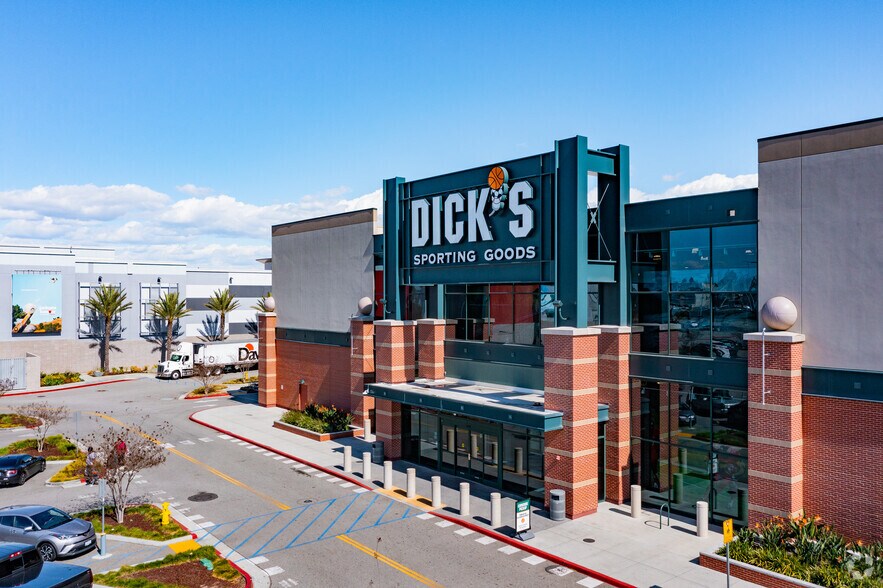 More Photos Of 239 Los Cerritos Mall, Cerritos Unknown For Lease