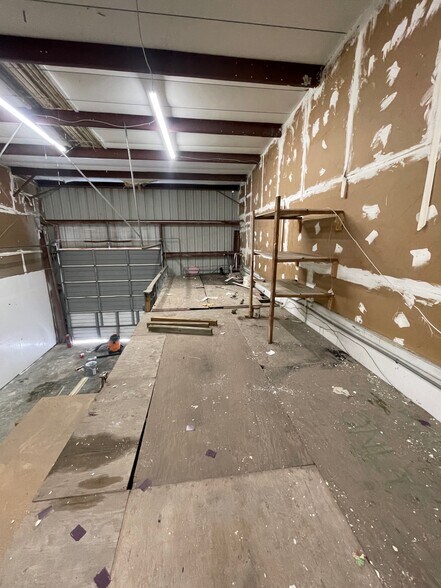 More Photos Of 9161 131st Pl N, Largo Warehouse For Lease