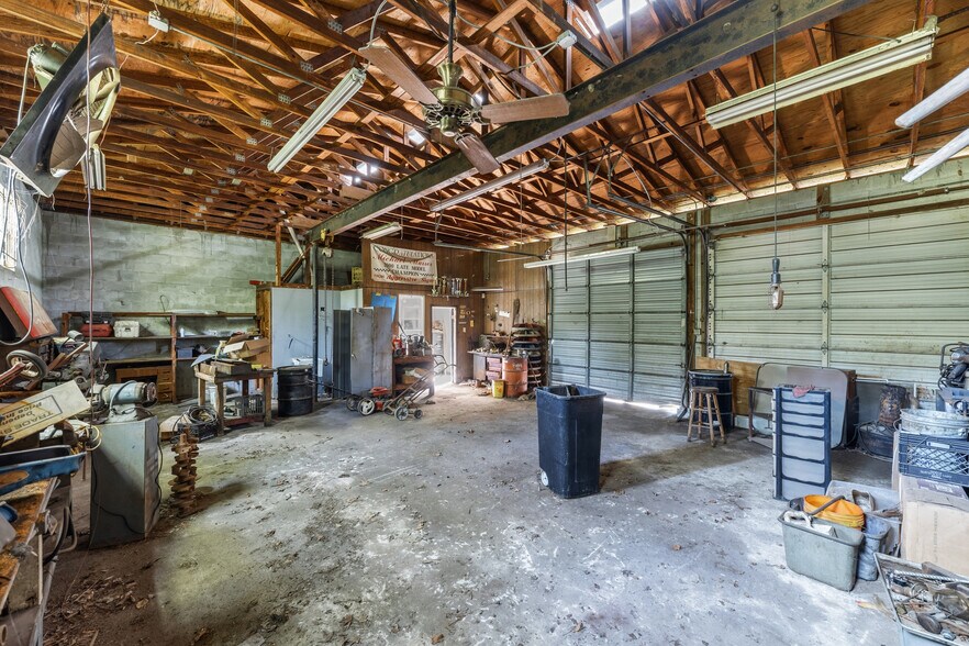 More Photos Of 7262 Lem Turner Rd, Jacksonville Auto Repair For Sale