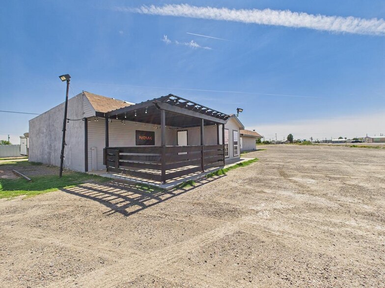 More Photos Of 1330 E 3rd St, Pecos Restaurant For Sale