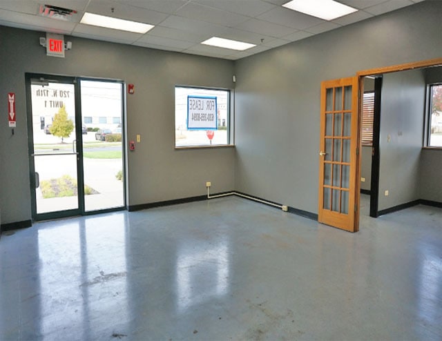 More Photos Of 720 N 17th St, St Charles Flex For Lease