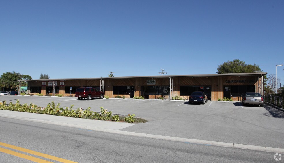 More Photos Of 524-550 10th St N, Naples Storefront Retail Office For Lease