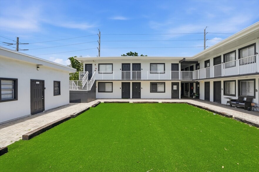 More Photos Of 2325-2331 Arthur St, Hollywood Apartments For Sale