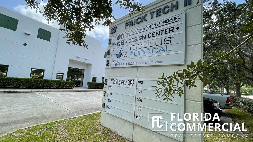 More Photos Of 574 NW Mercantile Pl, Port Saint Lucie Warehouse For Lease