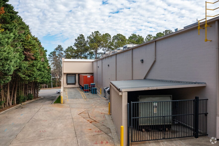 More Photos Of 921-965 N Harrison Ave, Cary Unknown For Lease