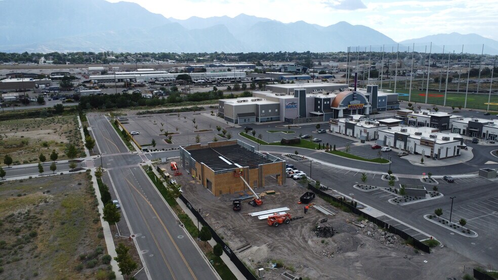 More Photos Of 634 N Mill Road, Vineyard Storefront Retail Office For Lease