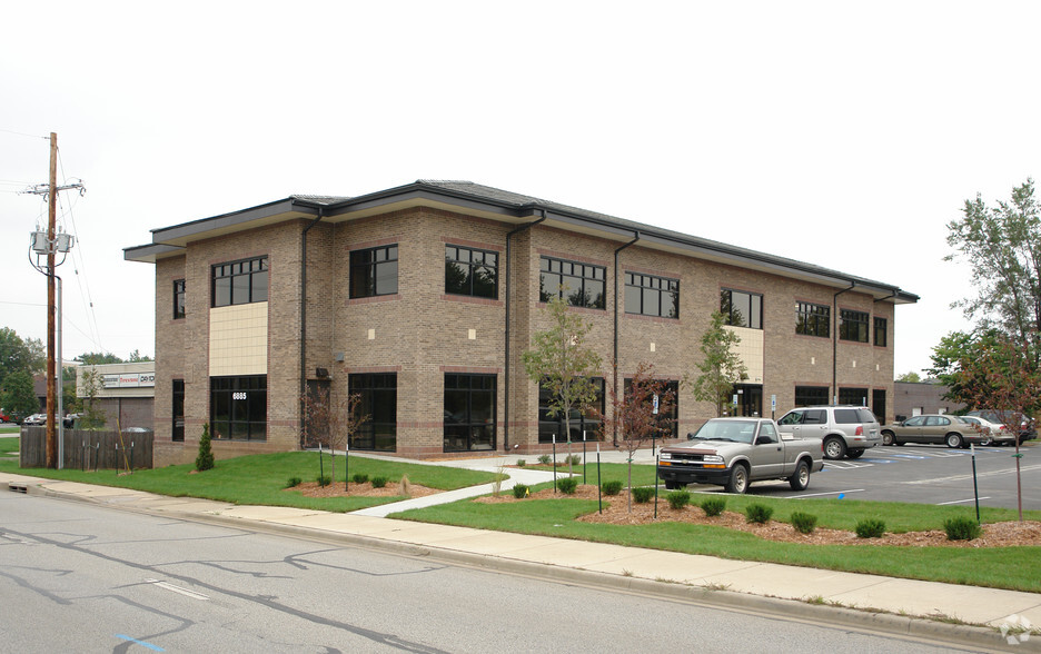 Primary Photo Of 6885 W 151st St, Overland Park Medical For Lease