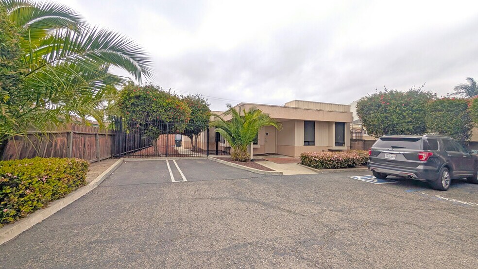 Primary Photo Of 616 E Chapel St, Santa Maria Office For Sale