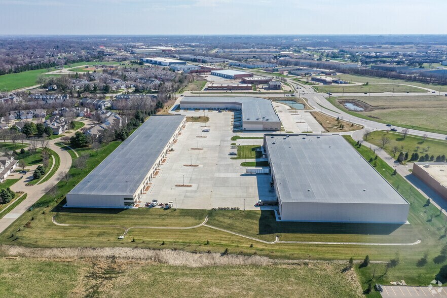 More Photos Of 4701 NW Urbandale Dr, Urbandale Light Distribution For Lease