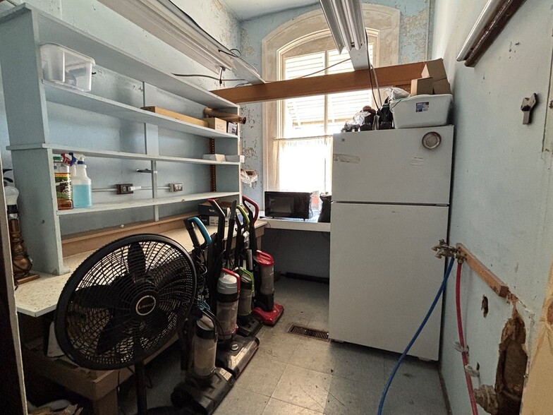 More Photos Of 122 N Market St, Waverly Storefront For Sale