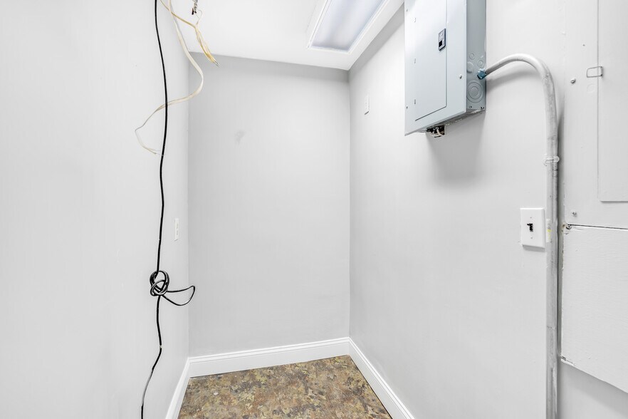 More Photos Of 311 Boston Post Rd, Wayland Office For Sale