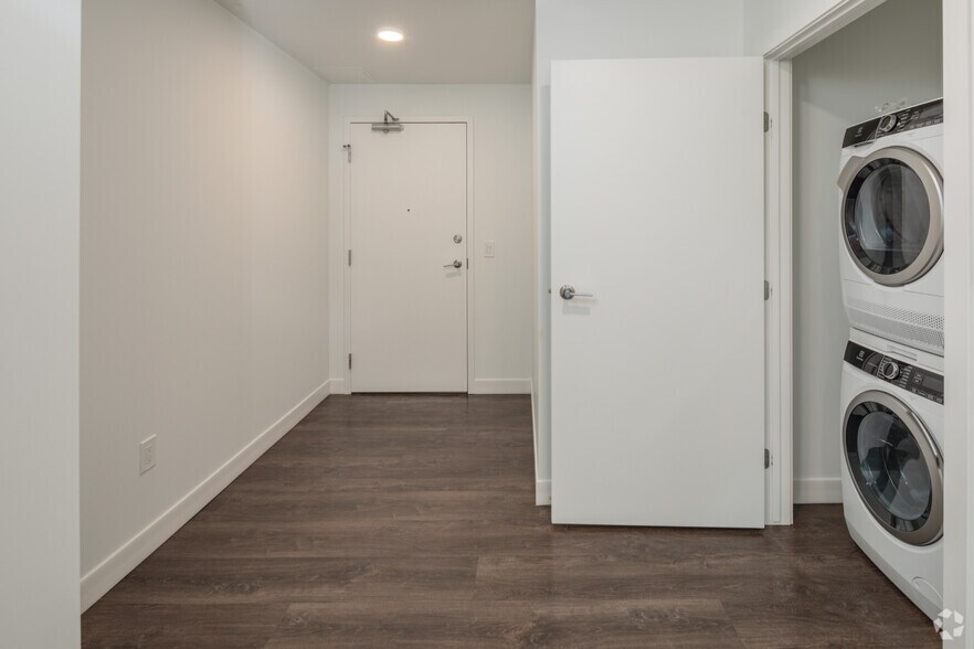 More Photos Of 233 Kennedy St, Winnipeg Apartments For Lease