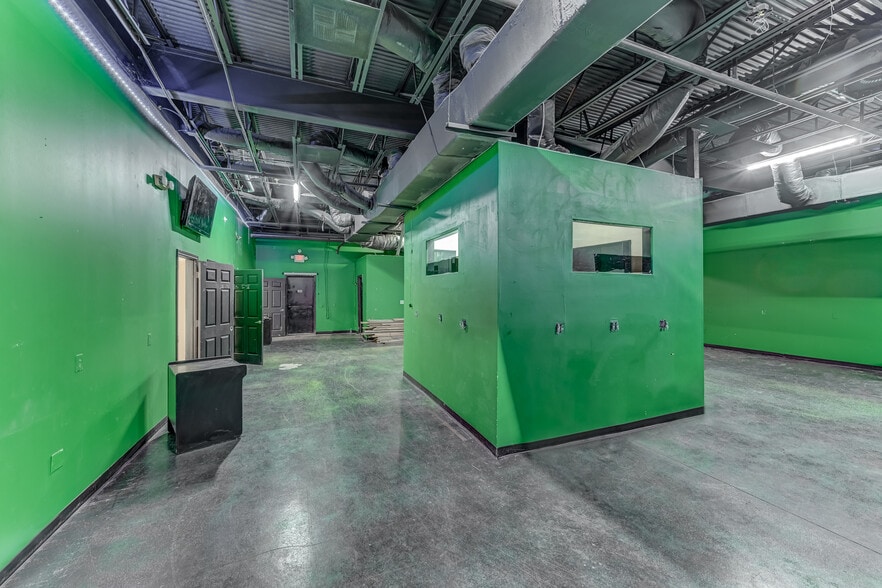 More Photos Of 324 Fm-1960 Rd, Houston General Retail For Sale