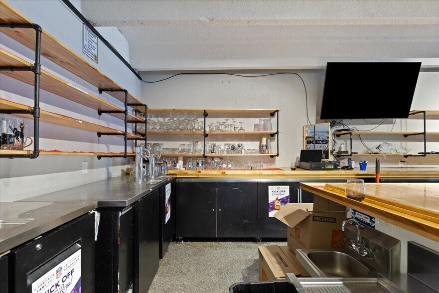 More Photos Of 122 W 6th St, Cheyenne Flex For Sale