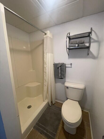 More Photos Of 11979 William Penn Hwy, Huntingdon Hotel For Sale