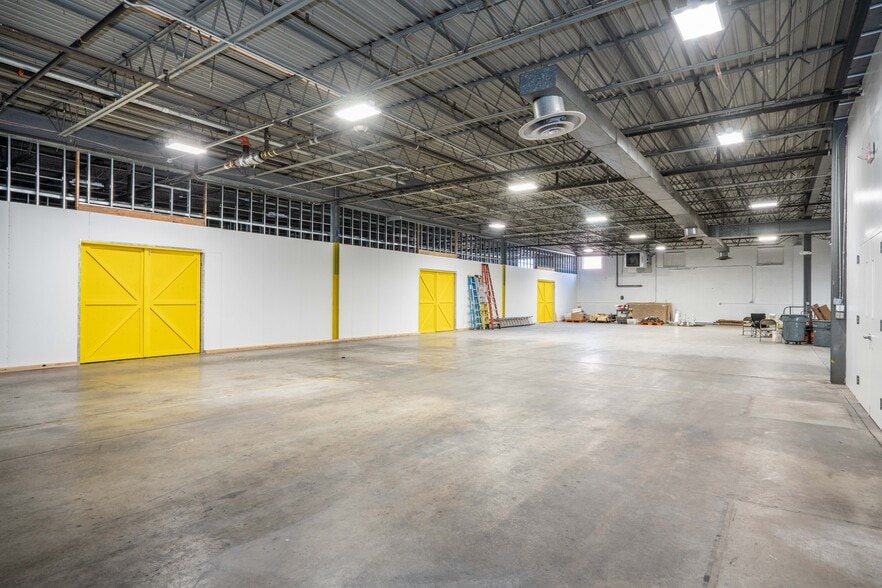 More Photos Of 6 Britton Dr, Bloomfield Warehouse For Lease