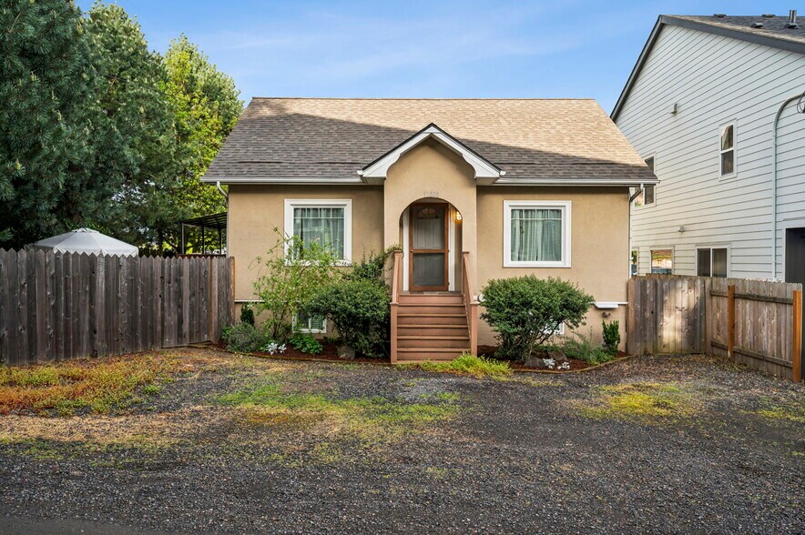 Primary Photo Of 11020 N Moore Ave, Portland Flex For Sale