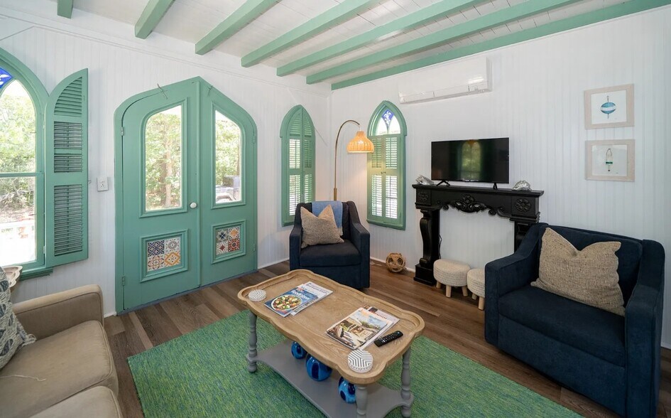 More Photos Of 9 Brunswick Ave, Vineyard Haven Specialty For Sale