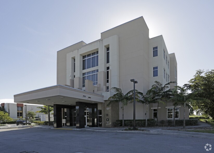 Primary Photo Of 585 NW 161st St, Miami Medical For Lease