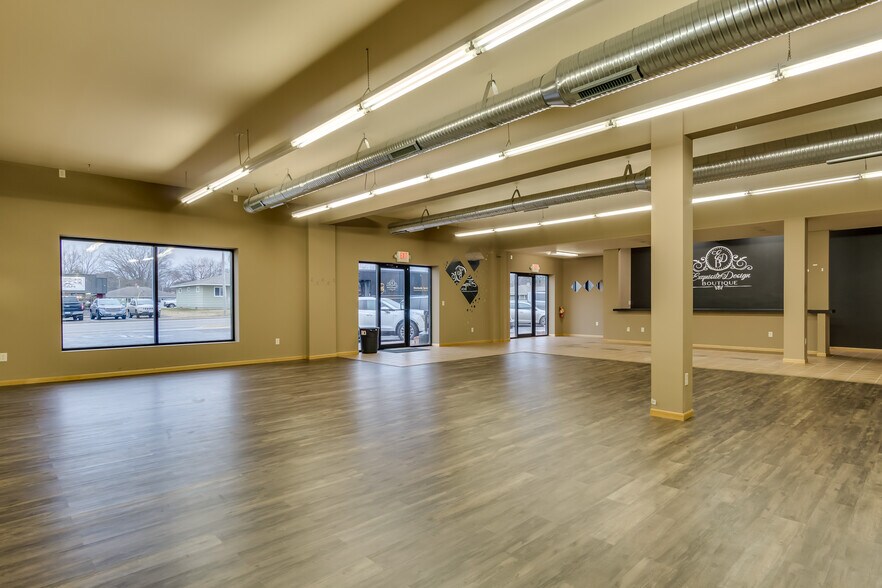 More Photos Of 2734-2751 London Rd, Eau Claire Storefront Retail Office For Sale