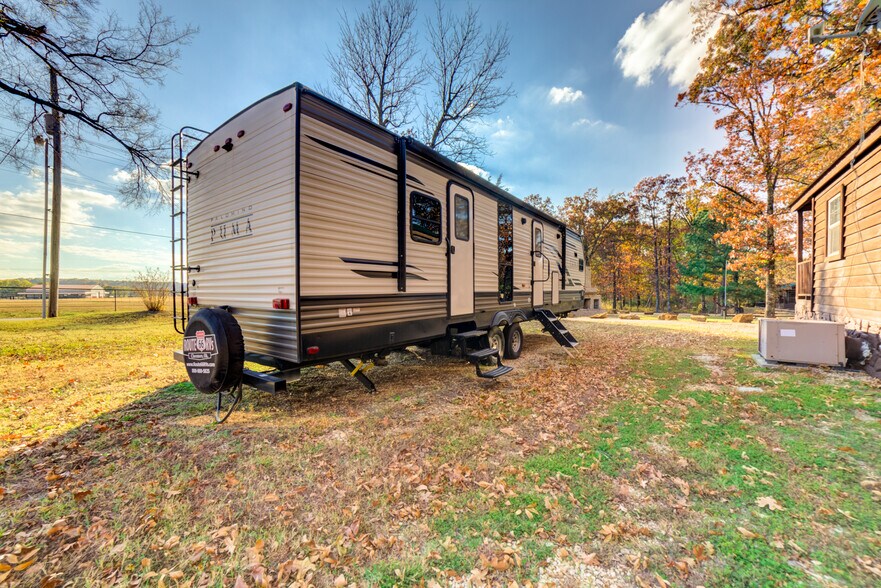 More Photos Of 446724 E 390 Rd, Langley Hotel For Sale