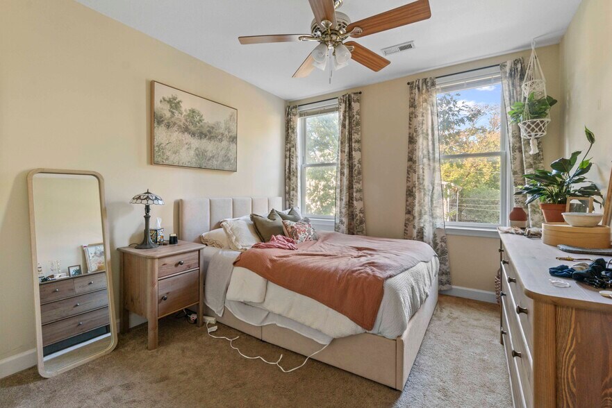 More Photos Of 5011 Roland Ave, Baltimore Apartments For Sale