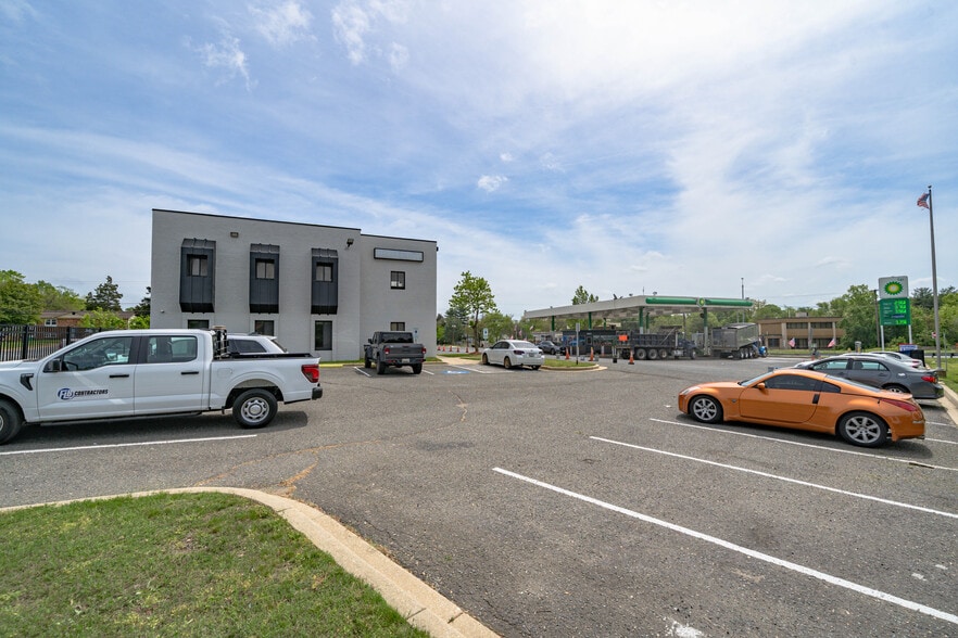 More Photos Of 8023 Malcolm Rd, Clinton Medical For Lease