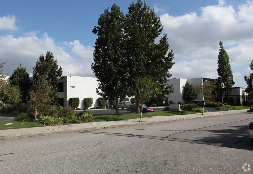 More Photos Of 9314-9324 Eton Ave, Chatsworth Warehouse For Lease