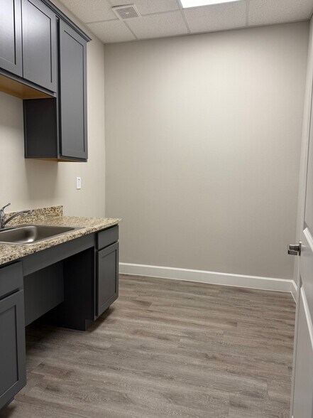 More Photos Of 5501 Cabrera Dr, Sugar Land Unknown For Lease