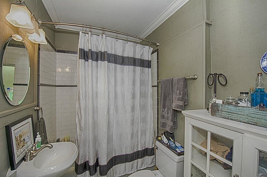 More Photos Of 1829 Colquitt St, Houston Specialty For Lease