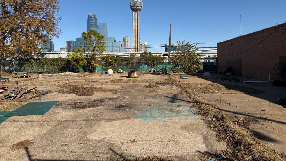 More Photos Of 310 Rock Island St, Dallas Flex For Lease