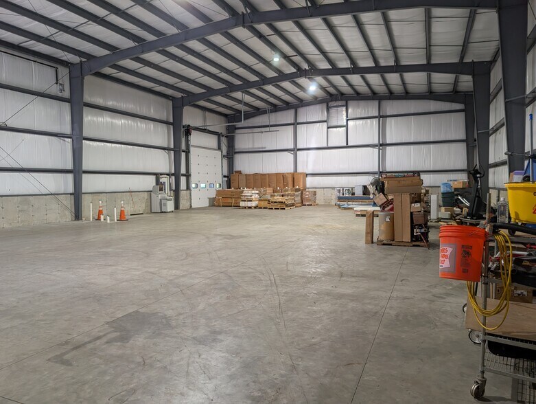 More Photos Of 155 New Haven Ave, Derby Showroom For Lease