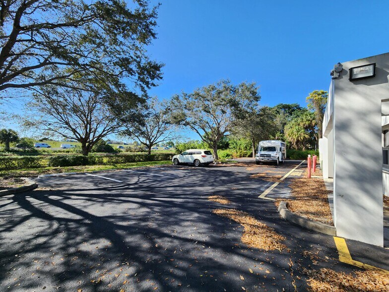 More Photos Of 2610 Northbrooke Plaza Dr, Naples Medical For Lease