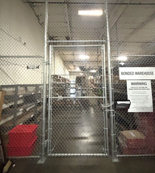 More Photos Of 7303 Edgewater Dr, Oakland Flex For Lease