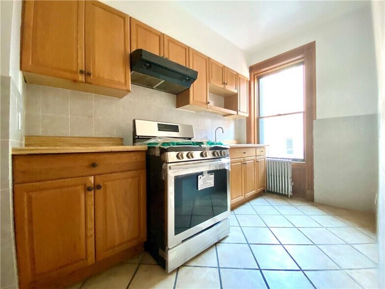 More Photos Of 135 5th Ave, Brooklyn Storefront Retail Residential For Sale