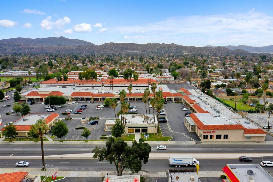 Primary Photo Of 1911-2095 E Florida Ave, Hemet Unknown For Lease