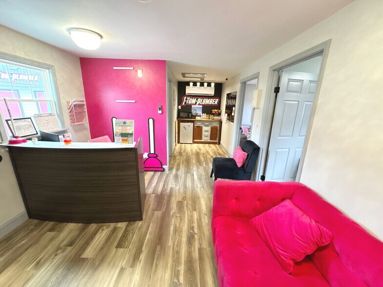 More Photos Of 1916 Jordan Ln NW, Huntsville Freestanding For Sale