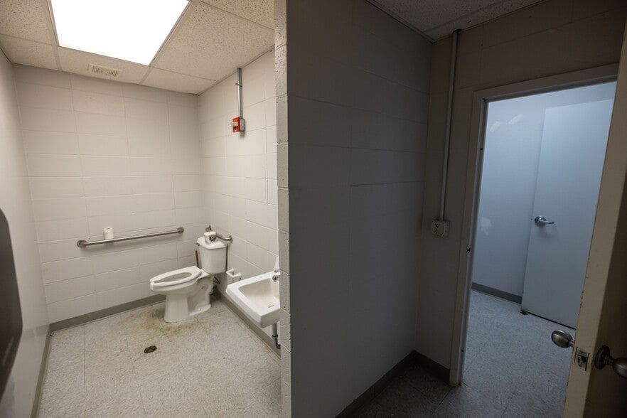 More Photos Of 503 Healey St, Champaign Office For Lease