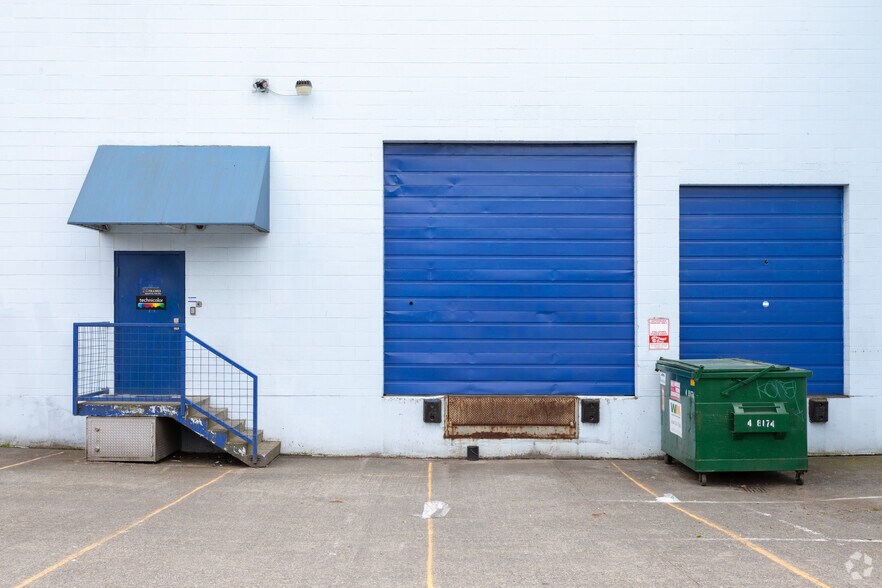 More Photos Of 11 E 4th Ave, Vancouver Warehouse For Lease