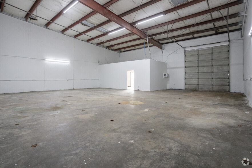 More Photos Of 13401-13417 Fondren Rd, Houston Unknown For Lease