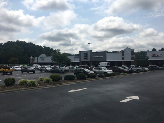 More Photos Of 819-821 S Main St, Kernersville Unknown For Lease