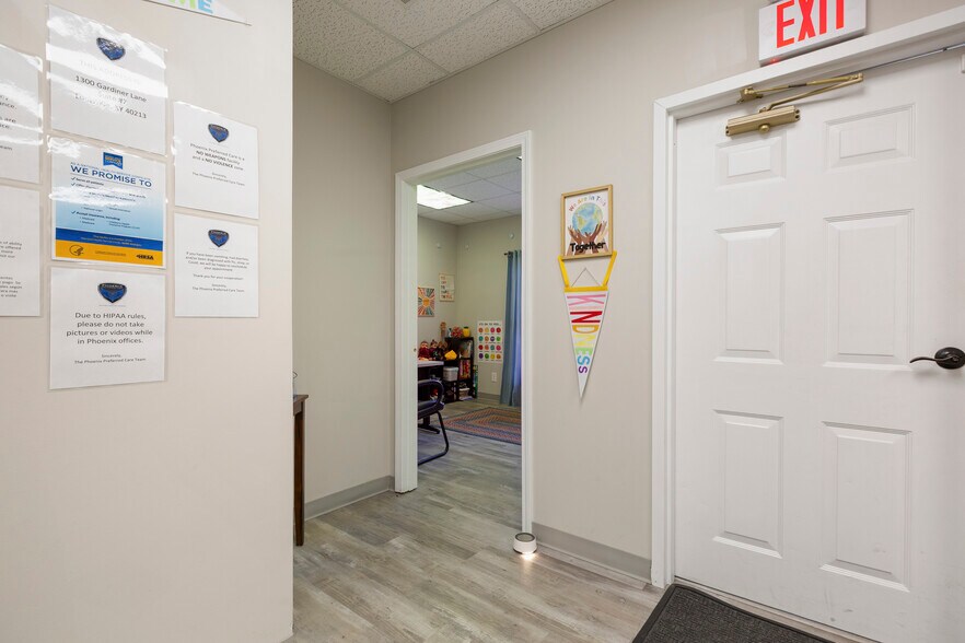 More Photos Of 1300 Gardiner Ln, Louisville Medical For Sale