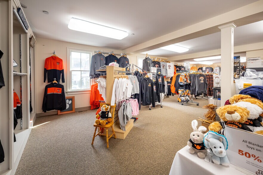 More Photos Of 27 Catoonah St, Ridgefield General Retail For Sale