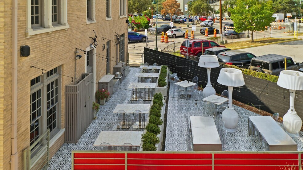 More Photos Of 604 S Alamo St, San Antonio Freestanding For Lease