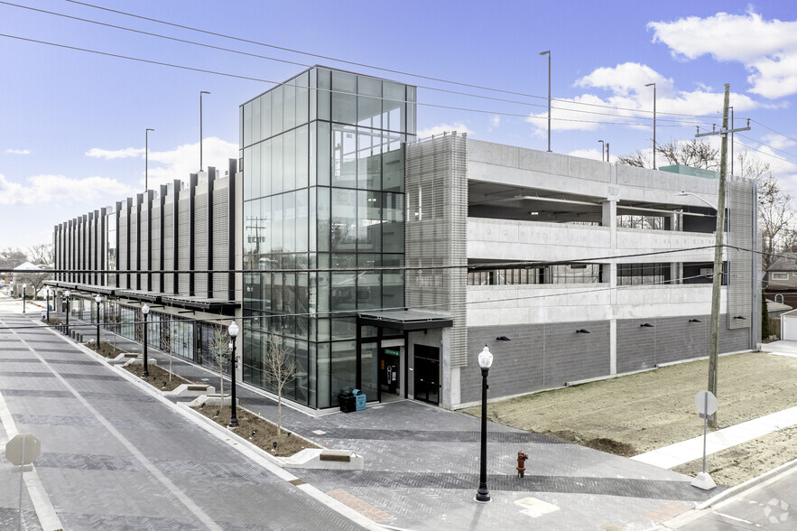 Primary Photo Of 221 W Troy St, Ferndale Parking Garage For Lease