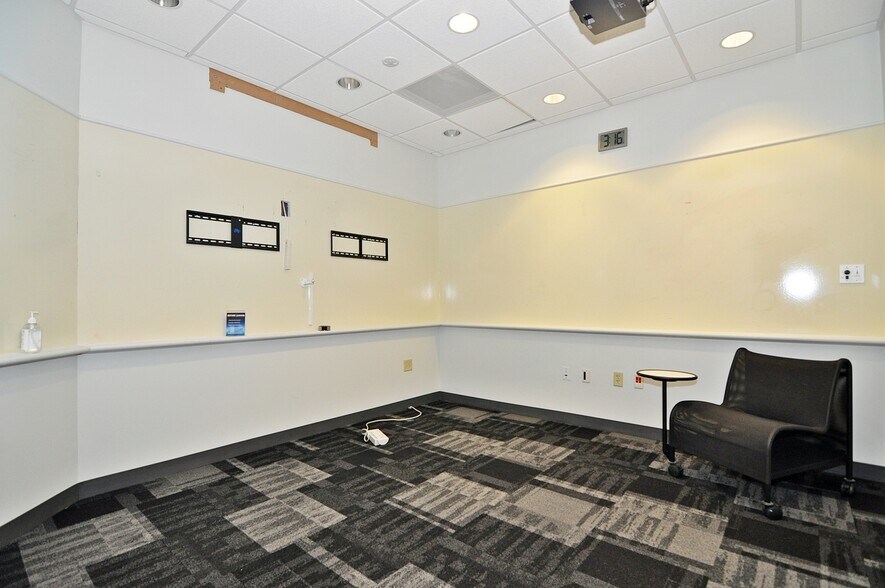 More Photos Of 1892 Preston White Dr, Reston Medical For Lease