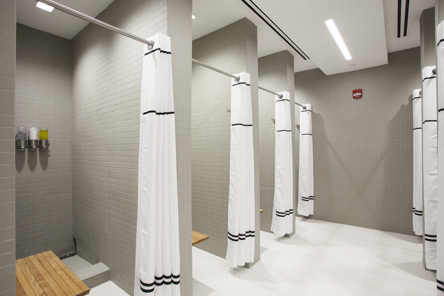 More Photos Of 200 S Biscayne Blvd, Miami Coworking Space