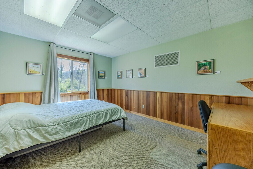 More Photos Of 45632 McKenzie Hwy, Vida Flex For Sale