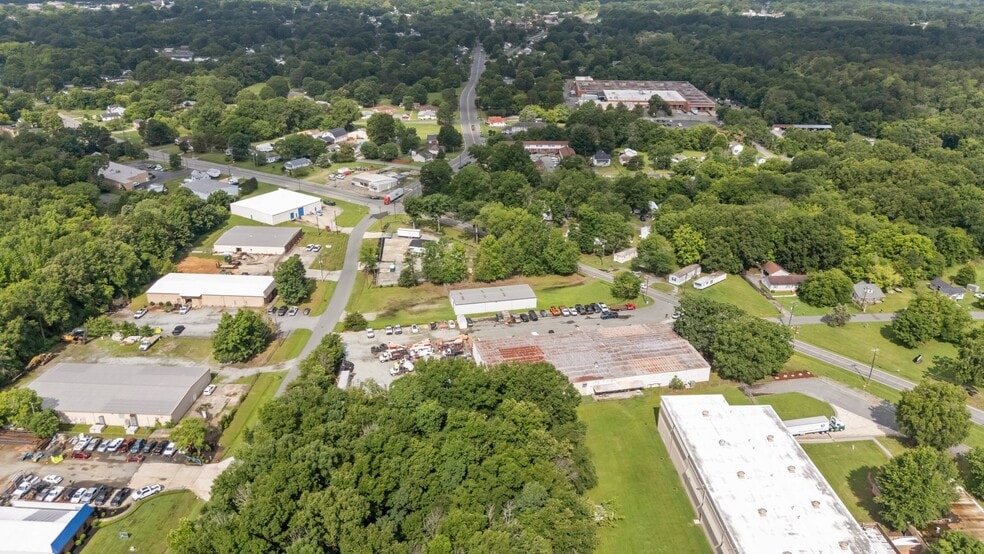 More Photos Of 808 E Parker St, Graham Industrial For Sale